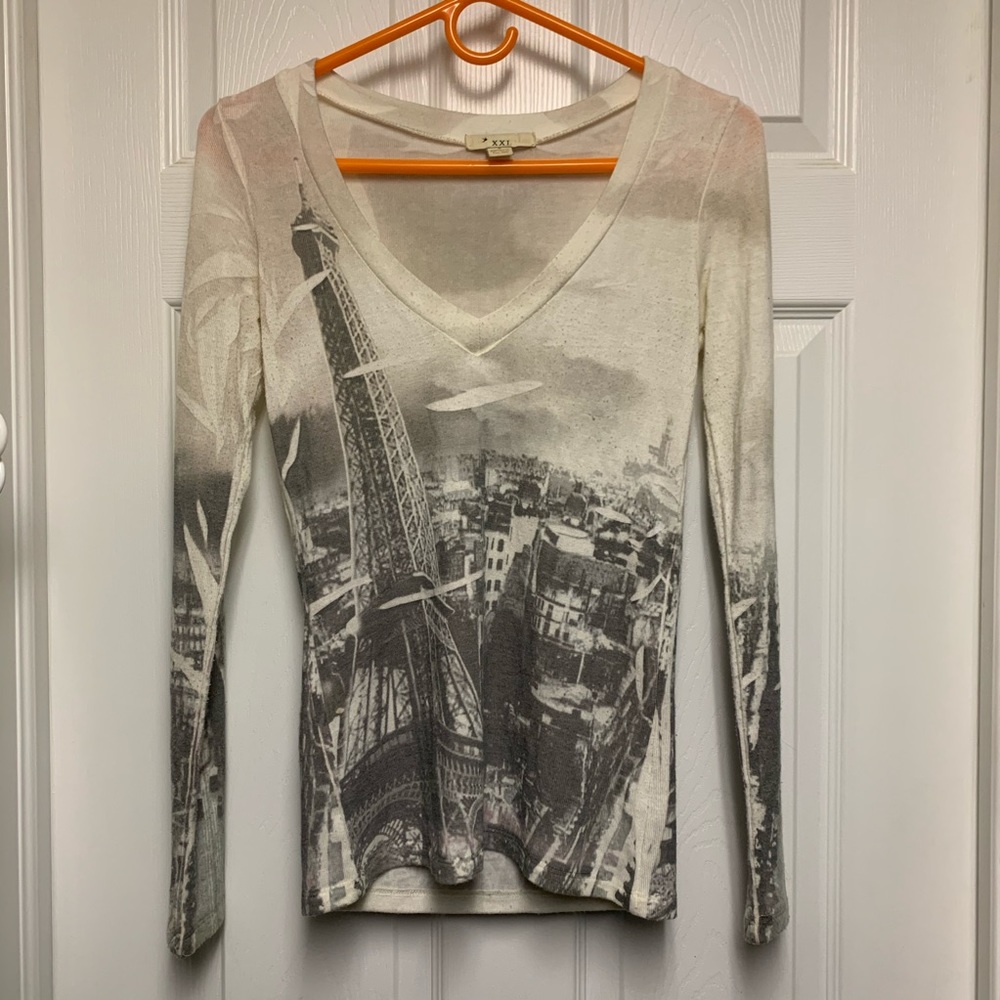 EUC XXI FOREVER 21 Paris, Eiffel Tower V-Neck Sweater